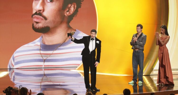 Bad Bunny hace historia en los Grammy: «Debí tirar más fotos» es el primer disco en español en ganar como Mejor Álbum del Año 1 Bad Bunny
