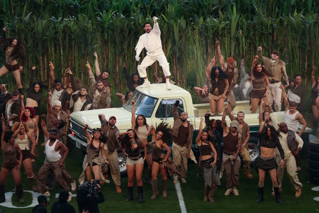 Bad Bunny hizo historia en el medio tiempo del Super Bowl 2 Bad super
