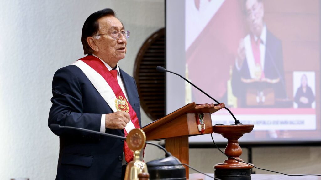 El congresista José María Balcázar juró como nuevo presidente interino de Perú 2 Balcazar presidente de Peru