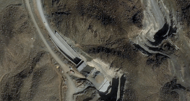 Imágenes satelitales revelan nuevas fortificaciones en sitios nucleares y bases de misiles del régimen iraní 1 Complejo Irani