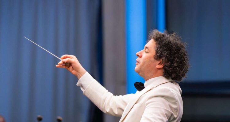 Gustavo Dudamel ganó dos Grammy por su trabajo en el álbum Yanga 1 Dudamel