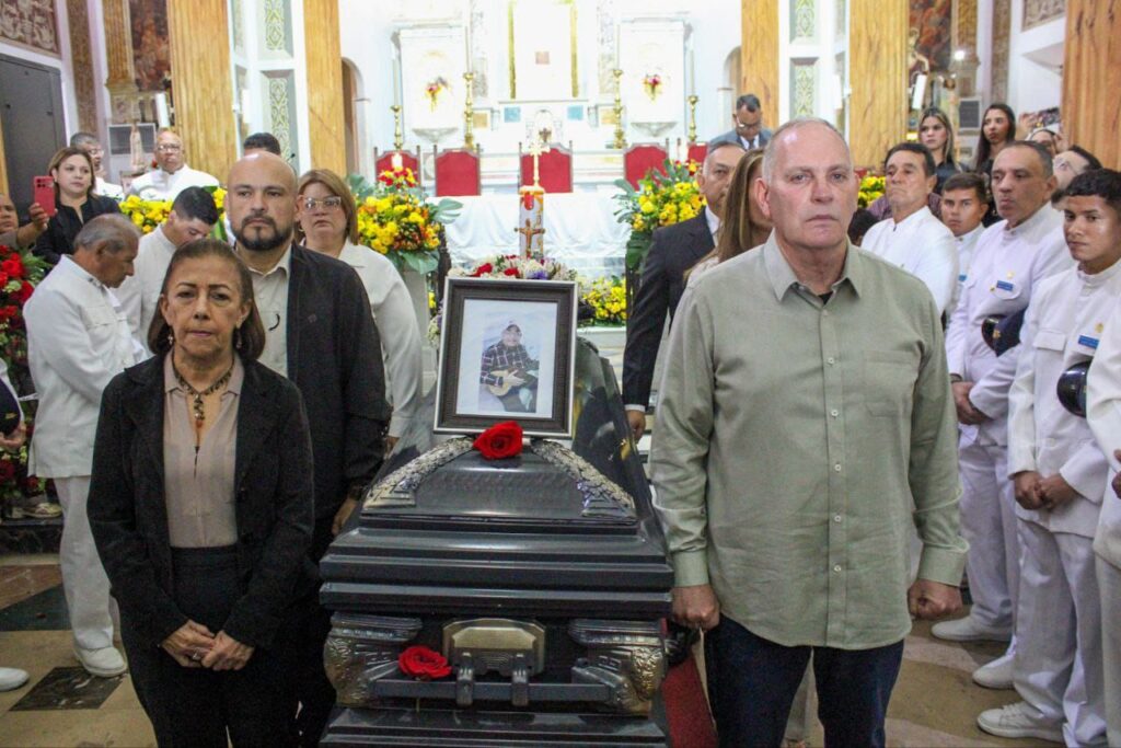 Gobierno Nacional confirió Orden Francisco de Miranda a Renato Aguirre González 2 IMG 20260209 WA0270