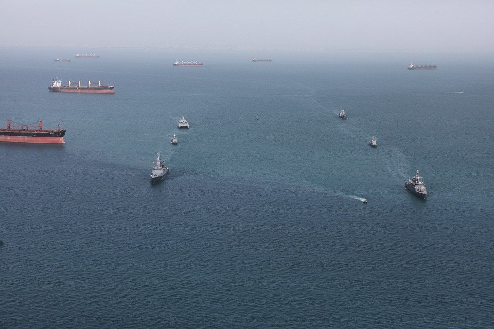 ¡Los BRICS sacan las garras! Irán, Rusia y China realizan maniobras navales conjuntas en el estrecho de Ormuz 2 Iran Rusia maniobras
