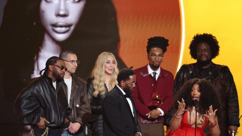 Bad Bunny hace historia en los Grammy: «Debí tirar más fotos» es el primer disco en español en ganar como Mejor Álbum del Año 2 Kendrick