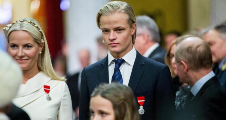 Hijo de Mette-Marit de Noruega negó en juicio haber violado a mujeres, pero admitió agresiones 1 Mette