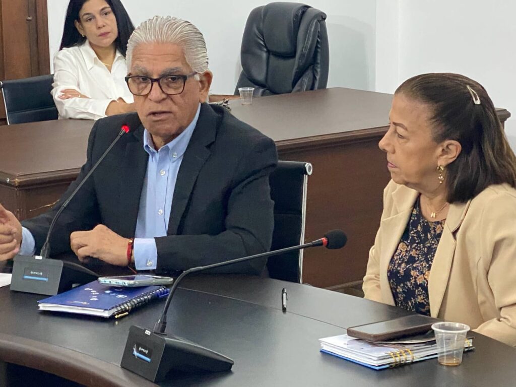 Propuesta de Ley de Ciencia y Tecnología fue entregada ante el Parlamento Zuliano 2 PHOTO 2026 02 11 14 40 45