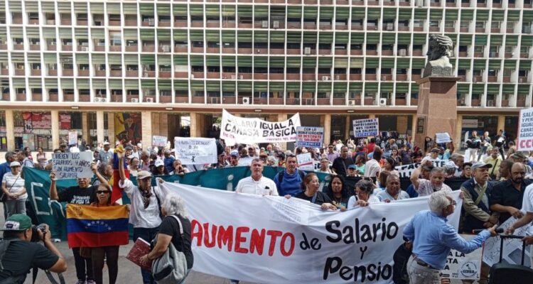 Trabajadores exigen aumento salarial y discusión de contrato colectivo 1 Trabajadores