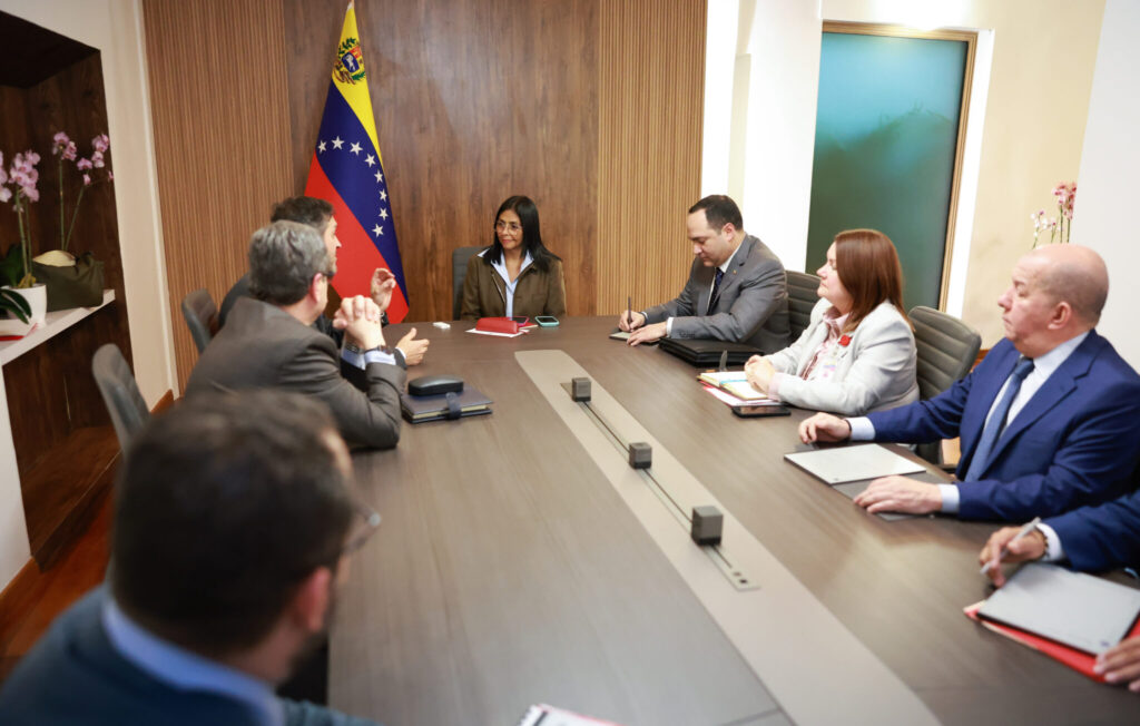 Presidenta (e) Delcy Rodríguez anunció plan de sustitución de importaciones en rubros de la canasta de alimentación 2 Reunion Rodriguez Repsol y Maurel