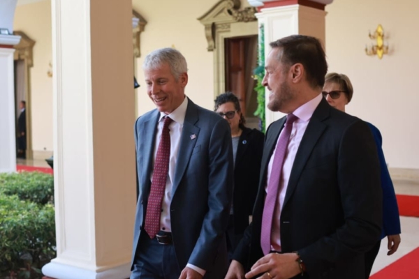 EE. UU. y Venezuela acuerdan diálogo para estabilizar el mercado energético regional y suministro seguro de hidrocarburos 3 Secretario de Estados Unidos