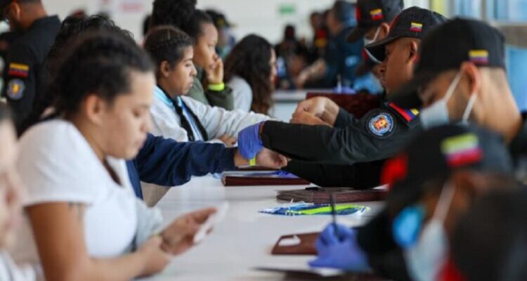 Arribó a Maiquetía el vuelo No.109 con 120 venezolanos desde Miami a través de la Gran Misión Vuelta a la Patria 1 Venezolanos