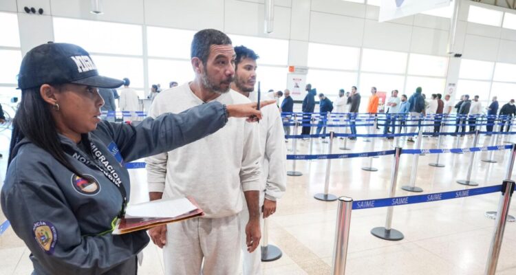 Vuelo 113 de Vuelta a la Patria llegó con 110 venezolanos 1 Vuelo