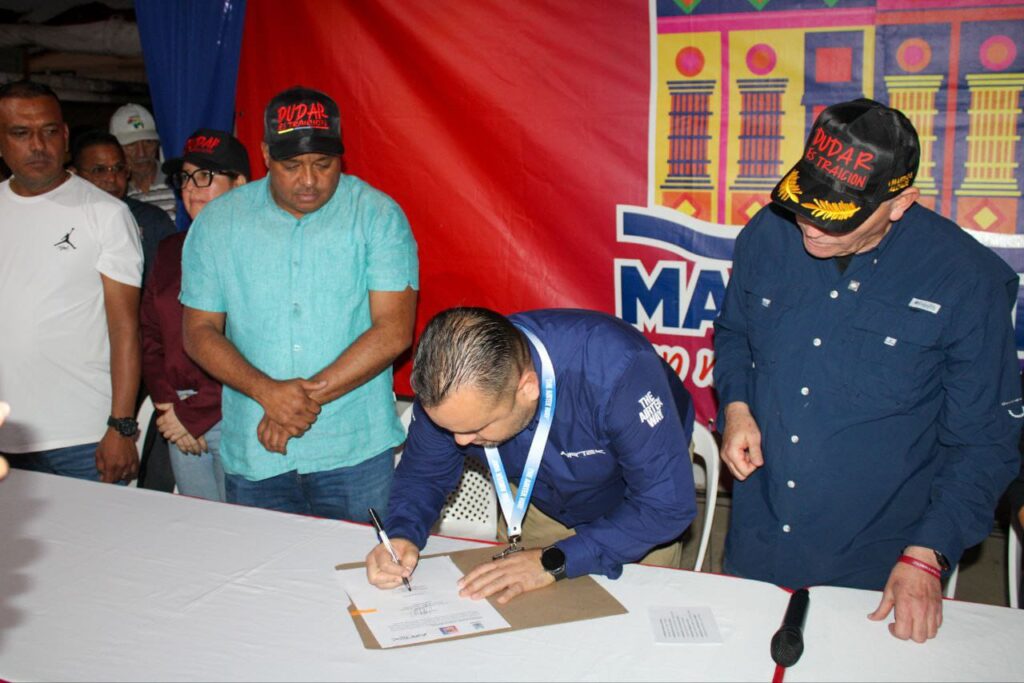 Alcaldía de Maracaibo y empresa privada instalan internet en 125 salas de autogobierno comunal 2 WhatsApp Image 2026 02 04 at 9.20.49 AM