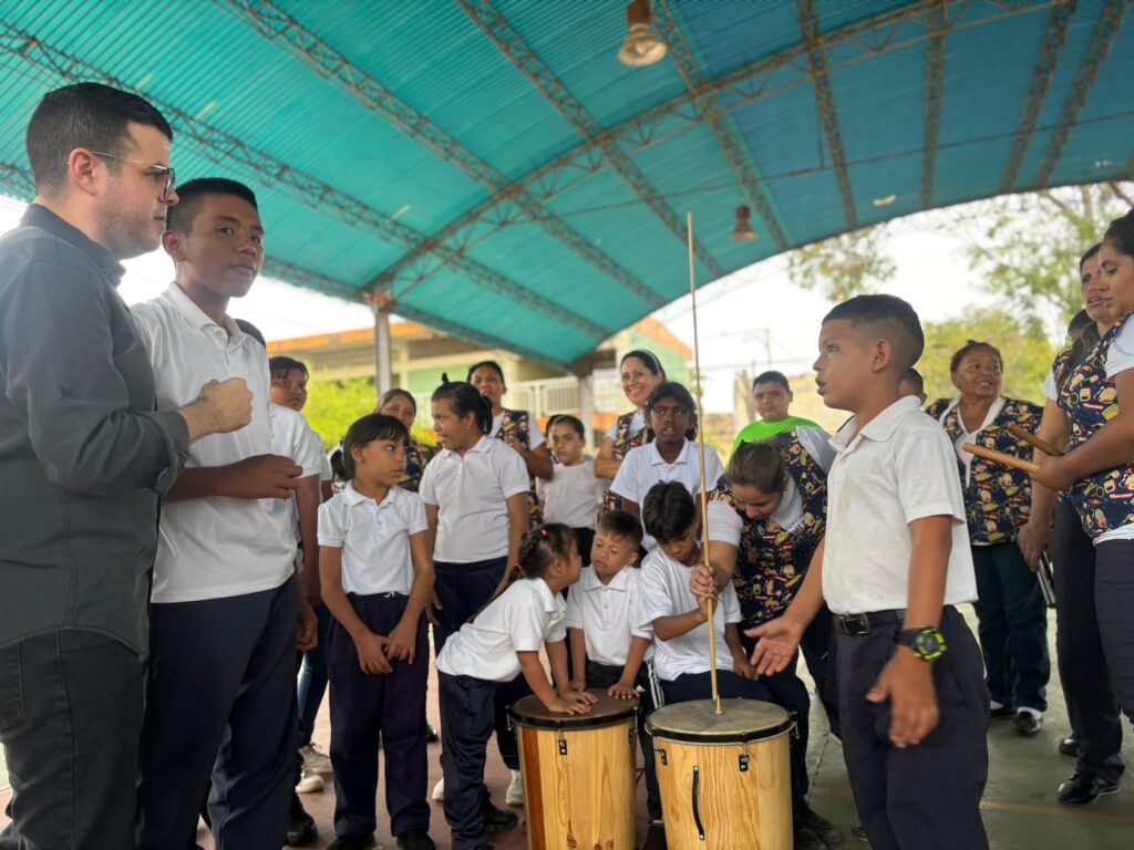 Fundación Nacional de la Gaita fortalece su labor social y cultural con dotación de instrumentos al I.E.E. Zulia 2 WhatsApp Image 2026 02 24 at 2.55.44 PM