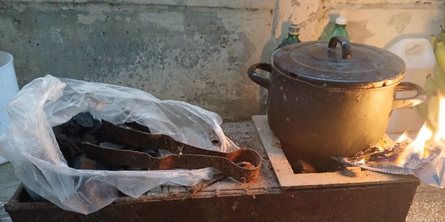 Cuba sufre el mayor racionamiento de combustible en décadas 2 cocina carbon santa clara