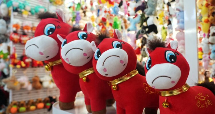 El «Caballo llorón» se roba la atención en la víspera del Año del Caballo en China 1 Caballo llorón