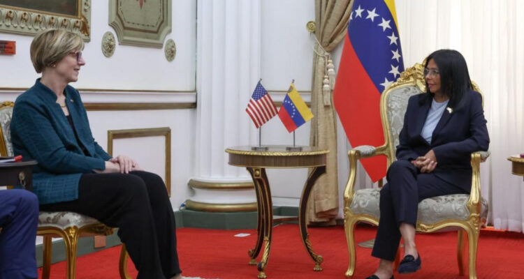 Presidenta (E) Rodríguez y Laura Dogu abordaron hoja de ruta para tratar asuntos de interés común entre EE. UU. y Venezuela 1 Dogu