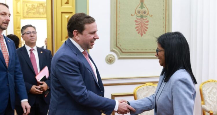 Presidenta encargada Delcy Rodríguez evaluó proyectos gasíferos con representantes de Shell 1 Shell