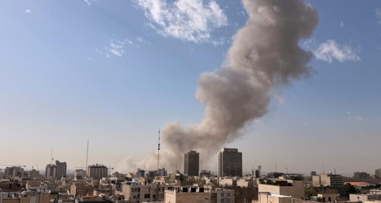 Murieron 6 miembros del servicio estadounidense en un ataque iraní que alcanzó un centro de operaciones improvisado en Kuwait 1 Estadounidense
