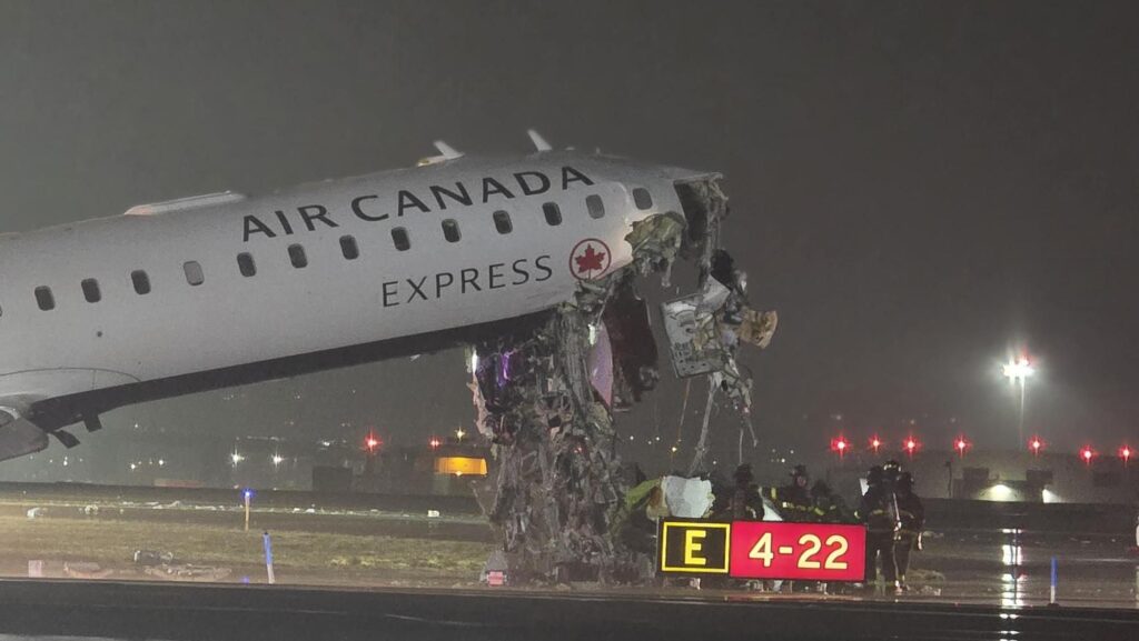 ¿Qué pasó con el avión de Air Canada y cómo se estrelló en el aeropuerto LaGuardia con un camión? 4 Avion Canada