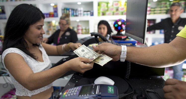 Latam Pulse: Seis de cada 10 venezolanos espera que la economía mejore de aquí a octubre 1 Venezolanos