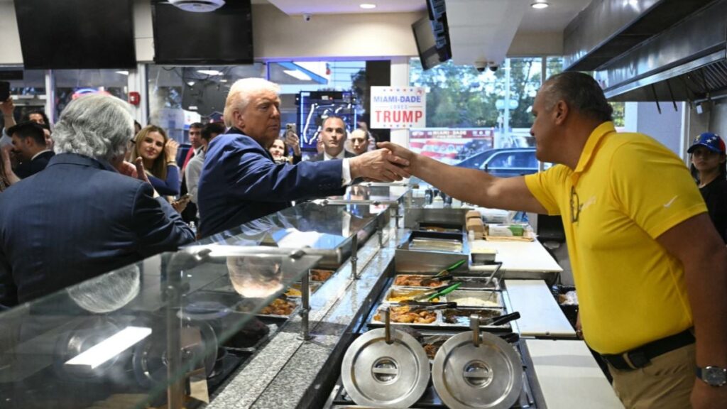 Donald Trump se reunió con venezolanos en El Arepazo en Doral-Florida (Hay video) 3 Foto pagina 1 6