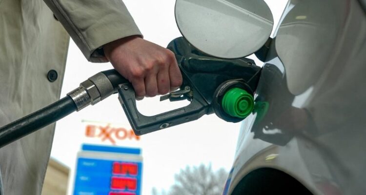 Gasolina en EE. UU. subió a máximo desde octubre 2023 por guerra Irán 1 gasolina