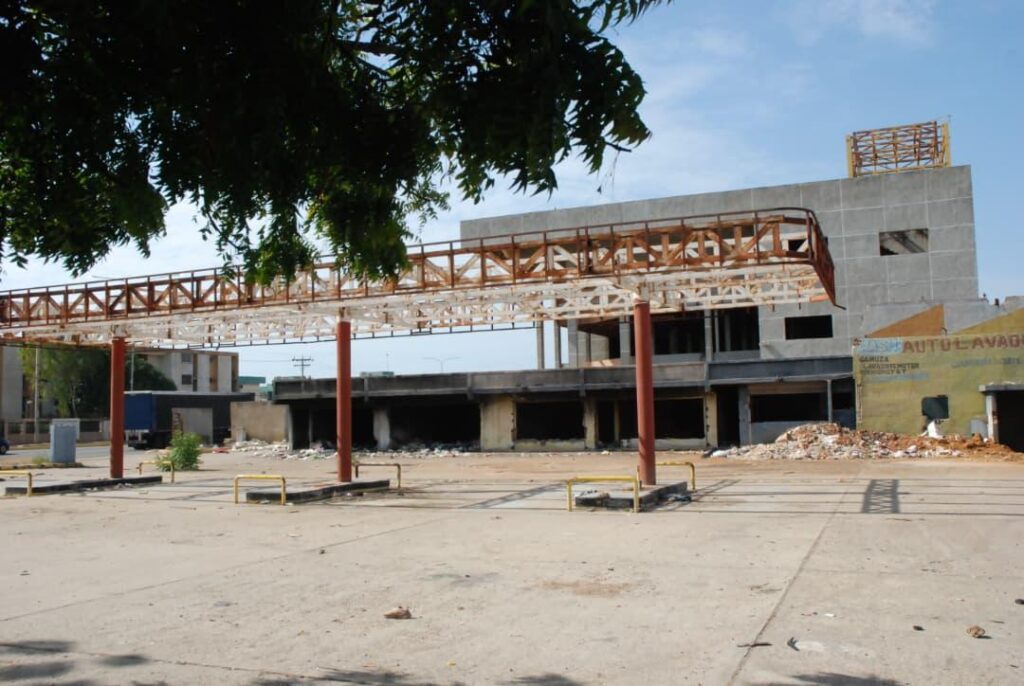Alcaldía abrió procedimiento de intervención por estado de abandono a terreno ubicado en la avenida 16 Guajira 5 IMG 20260311 WA0084