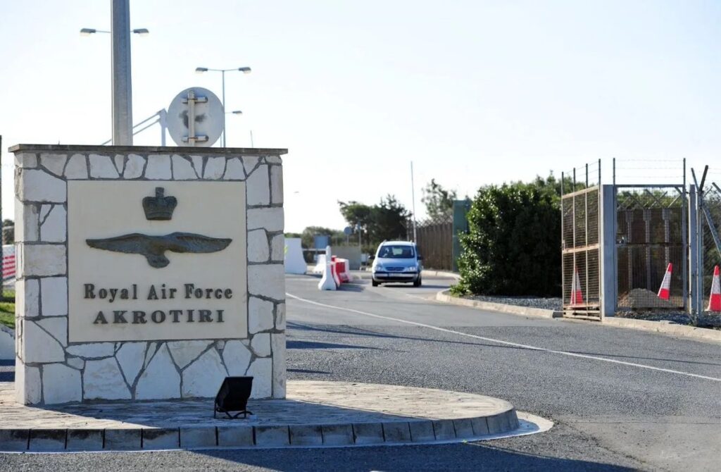 Tercer día de la guerra EE. UU-Israel-Irán... continúan los bombazos se lado y lado 6 Reino Unido ataque a base