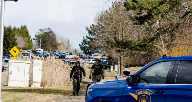 Sospechoso abatido tras chocar su auto y abrir fuego contra una sinagoga de Michigan 1 Sospechoso