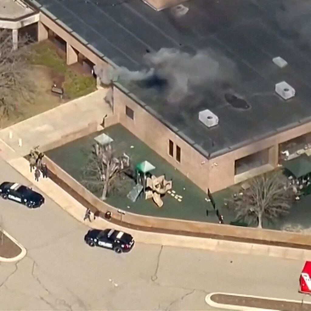 Sospechoso abatido tras chocar su auto y abrir fuego contra una sinagoga de Michigan 2 Tiroteo sinagoga