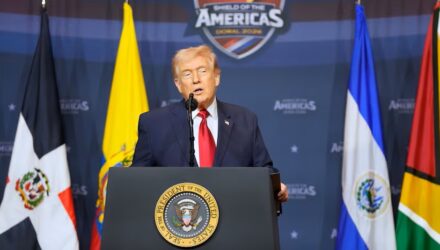Trump notificó al Congreso que el 7 de julio se reanudaron los combates en Irán 3 Trump