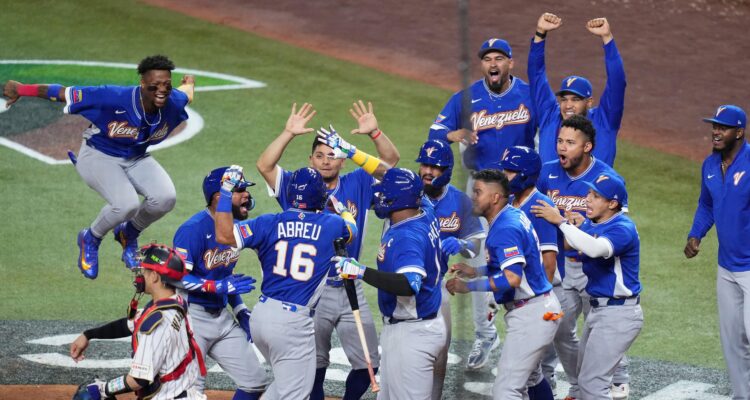 Venezuela eliminó al campeón Japón y avanzó a semifinales en el Clásico Mundial 1 Venezuela