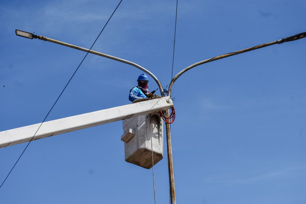 Alcaldía de San Francisco y Corpoelec iniciaron recuperación integral del alumbrado público en la avenida 5 2 WhatsApp Image 2026 03 02 at 9.23.07 AM