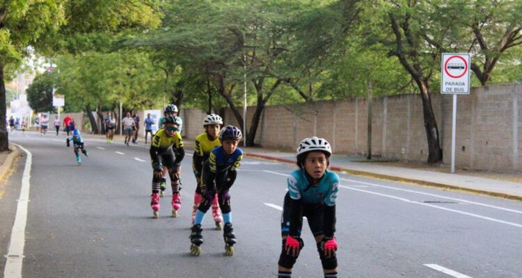 Un domingo de ciclismo y carrera 10K Marabinos y marabinas participaron activamente en la Ciclovía 1 Carrera