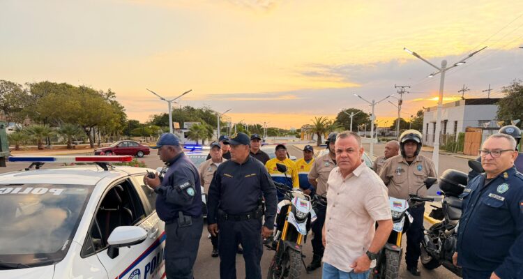 Alcaldía de Maracaibo supervisa carretilleros y personas que vierten desechos en Parque La Marina 1 Alcaldía