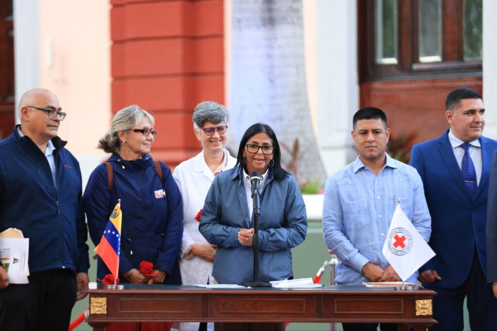 Presidenta (E) Delcy Rodríguez promulgo la Ley de la Cruz Roja Venezolana 2 delcy medico