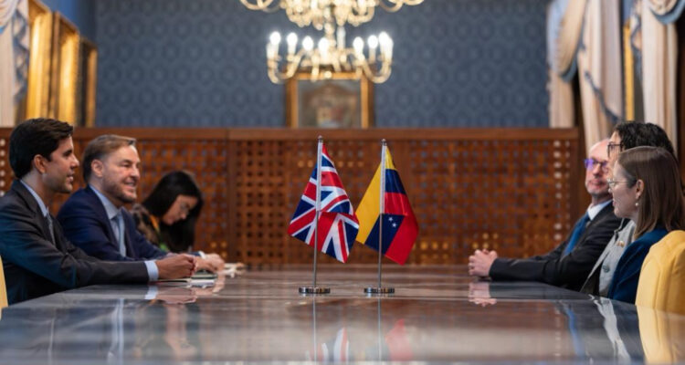 ¡Y nuestro oro pa-cuando! Reino Unido y Venezuela exploran el fortalecimiento de relación bilateral y comercial 1 Reino