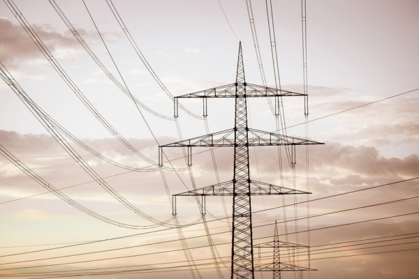 Producir 2 millones de B/D de petróleo requiere activar 2.000 megavatios de electricidad 1 Megavatios luz
