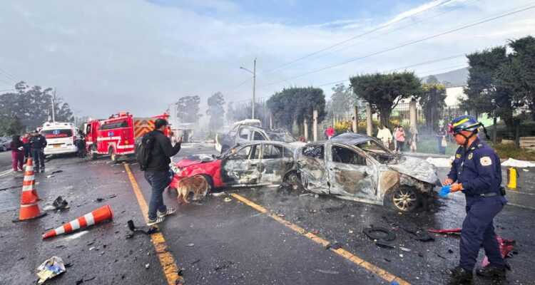 Dos muertos y 19 heridos en un aparatoso accidente en un peaje del centro de Colombia 1 Peaje