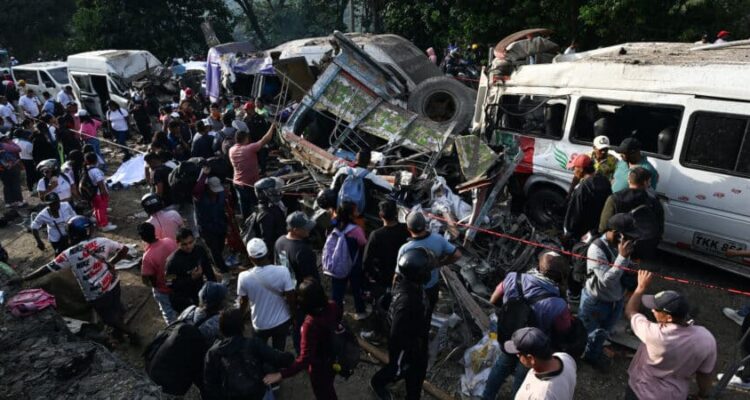 Subió a 20 el número de civiles muertos por ataque con explosivos en carretera de Colombia 1 Ataque
