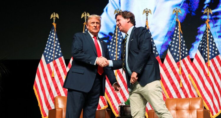 Tucker Carlson reconoció que «vivirá atormentado» por promover el retorno de Trump a la presidencia 1 Carlson