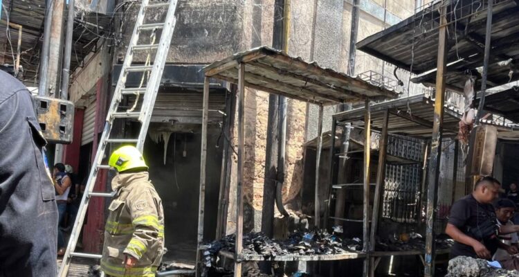 Explosión de transformador causo incendio en varios locales en el Centro de Maracaibo (Videos) 1 explosión