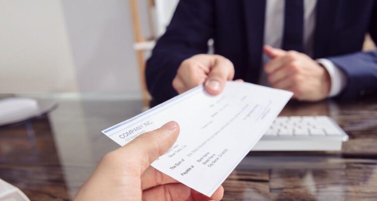 ¡El cheque ha muerto en Venezuela! El 1ero. de mayo quedará fuera de la Cámara de compensación 1 Cheque
