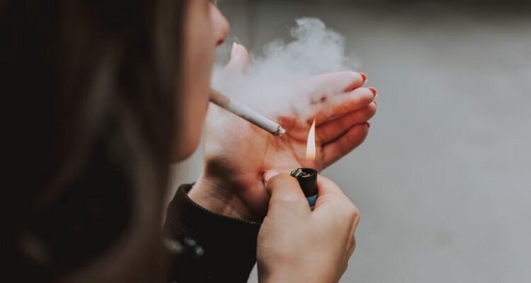 ¡Wao! Reino Unido prohibirá de por vida comprar cigarrillos a nacidos desde el 2009 1 Cigarrillo