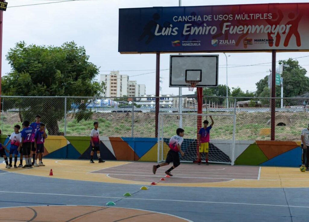 Alcalde Di Martino: «Estamos recuperando canchas y el ambulatorio en la parroquia Cecilio Acosta» 4 IMG 20260415 WA0007
