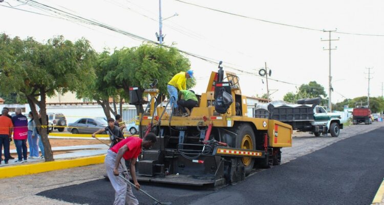 Vecinos de Los Aceitunos celebran asfaltado: «Es un cambio inmenso para la comunidad» 1 Vecinos
