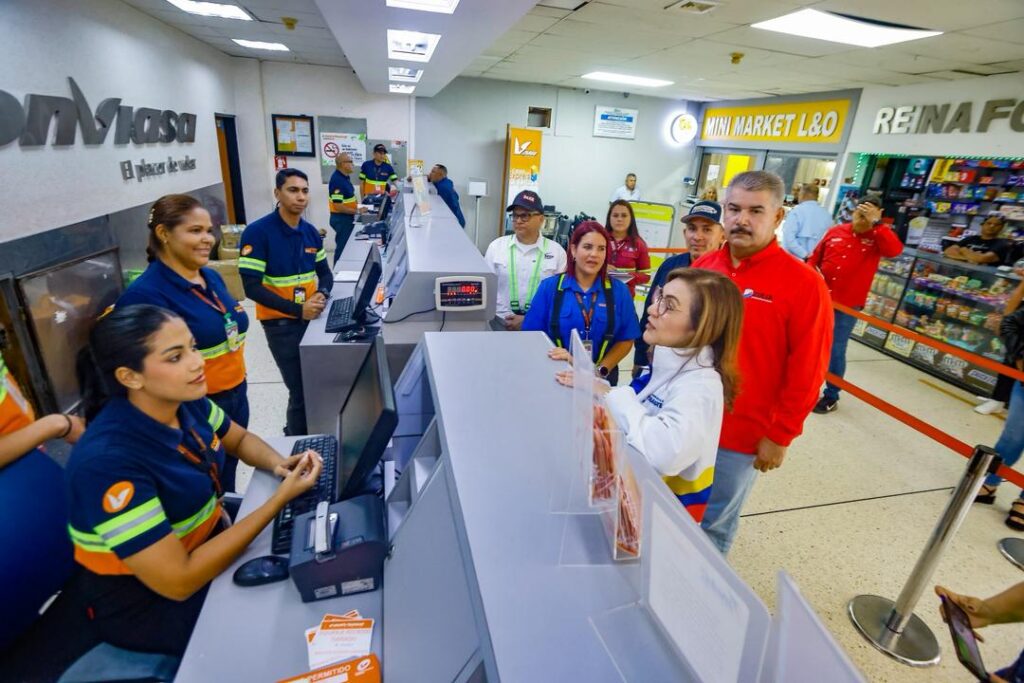 Ministra Jacqueline Farías inspeccionó trabajos de reacondicionamiento del Aeropuerto La Chinita en Maracaibo 3 IMG 20260416 WA0043