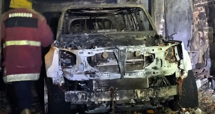 Incendio dejó ocho vehículos calcinados en Táchira 1 Incendio