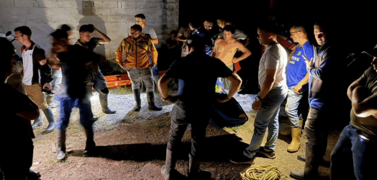 Rescataron a una familia tras derrumbe de una montaña en Táchira 1 Familia