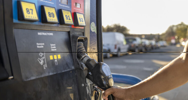 Trump contradice a su secretario de Energía y aseguró que la gasolina bajará antes de 2027 1 Trump
